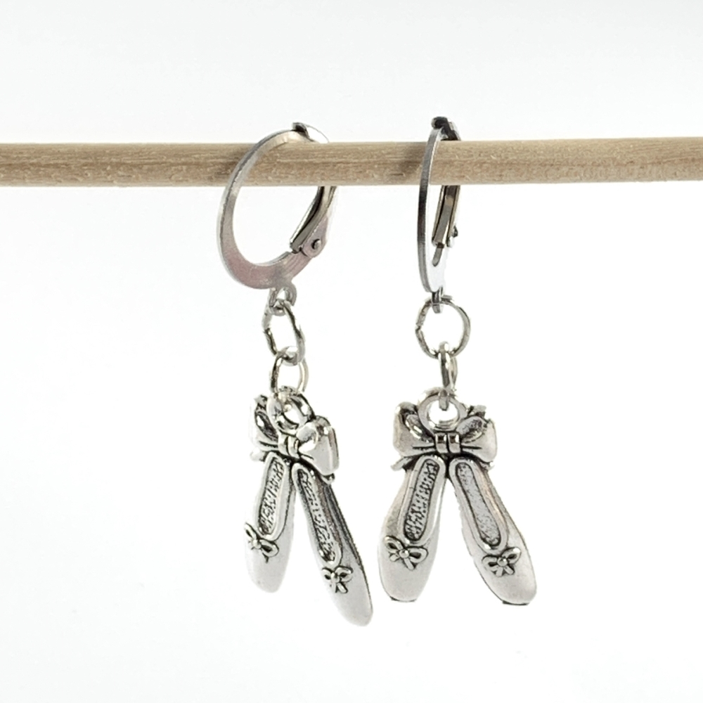 Stainless steel hoop ballet shoe earring